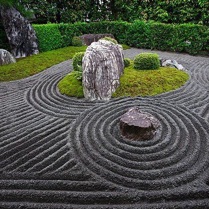 Japanese circles in the garden of stones