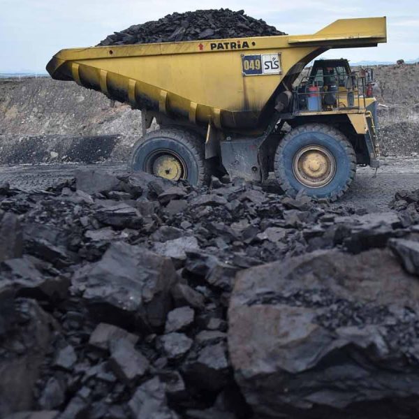Перевозка угля в Индонезии